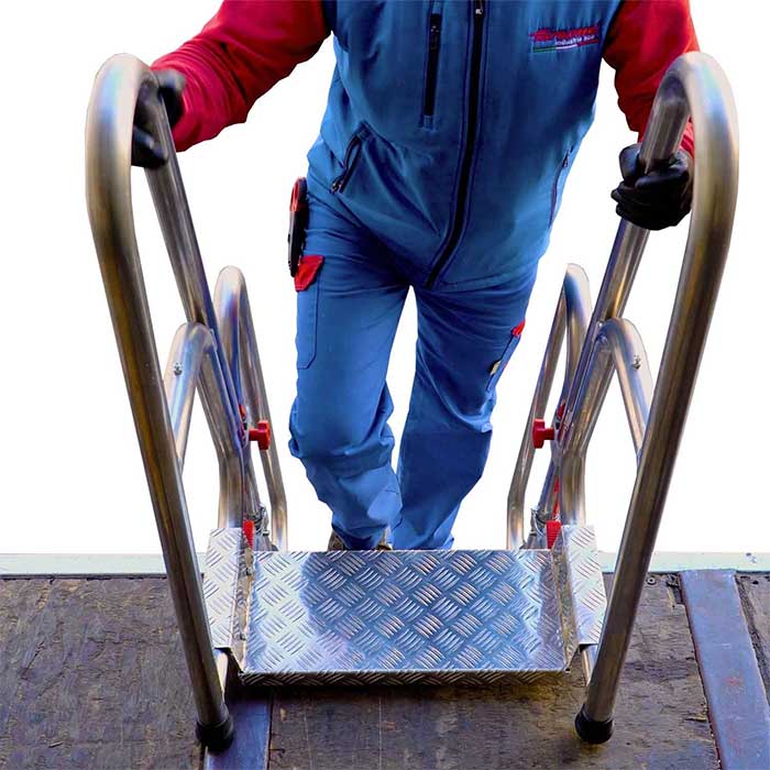 Escalera plegable y regulable para camión SCRT 2 Escalera plegable y regulable para camión SCRT - Imagen 2